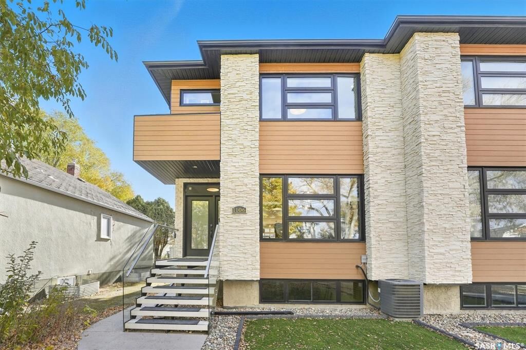 Property Photo:  1106 7th Street E  SK S7H 0Z1 