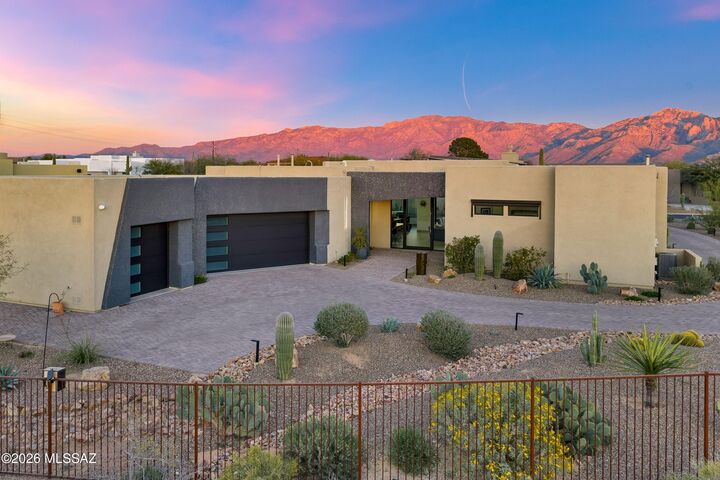 Property Photo:  11931 N Mesquite Sunset Place  AZ 85742 