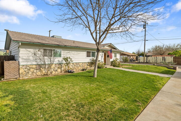 Property Photo:  509 S Orange Avenue  CA 93221 