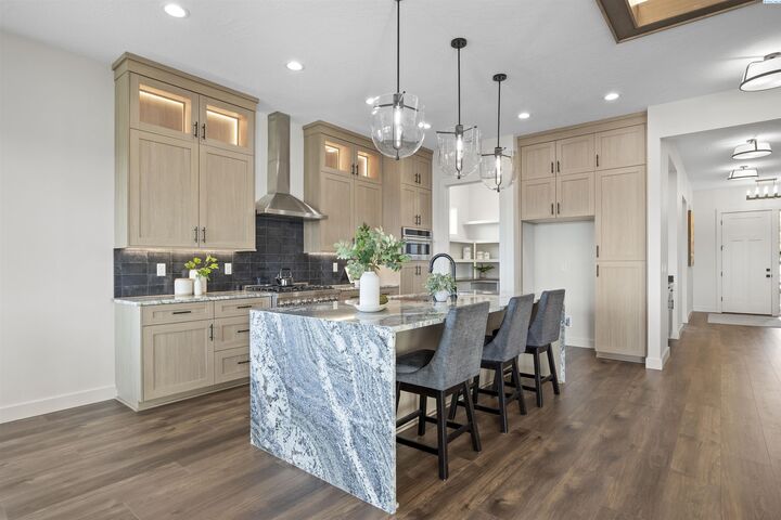 Property Photo:  6027 W 28th Place  WA 99338 