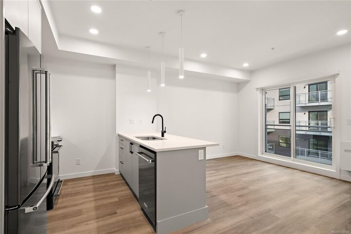 Property Photo:  1102 Esquimalt Rd 412  BC V9A 0L3 