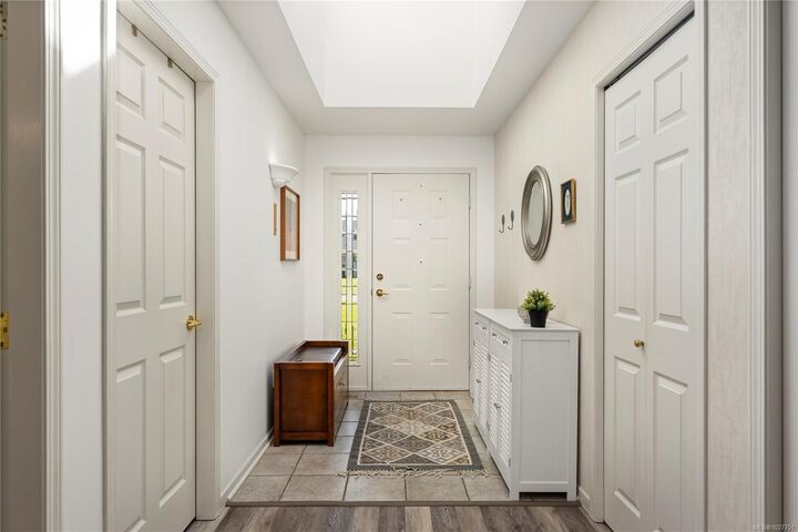 Property Photo:  850 Arbutus St 2  BC V9K 2M7 