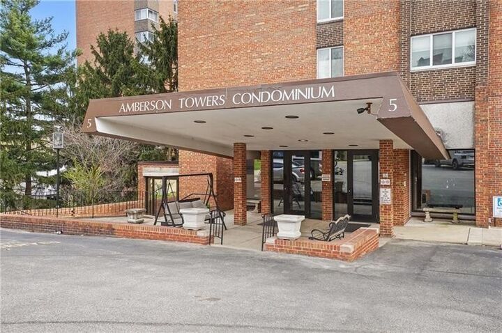 Property Photo:  5 Bayard Road 100  PA 15213 