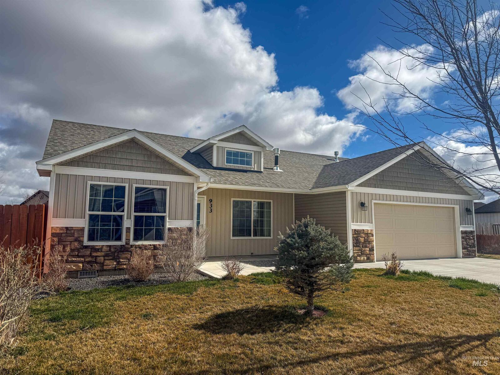 Property Photo:  933 Applewood Dr  ID 83316 