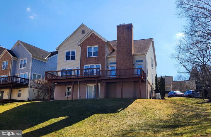 Property Photo:  7506 Silver Maple Lane  VA 22042 