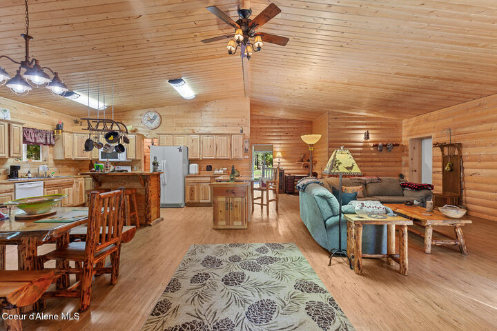 Property Photo:  25431 N Lantern Hill Rd  ID 83858 