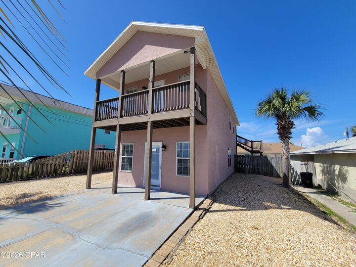 Property Photo: 4008 Crescent Drive FL 32408