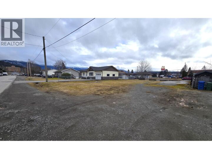 Property Photo:  4727 Park Avenue  BC V8G 1W2 