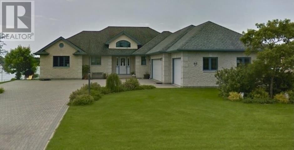 Property Photo: 92 Edgewater Dr ON P8N 3K2