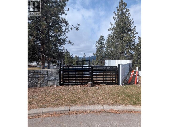 156 Evergreen Crescent — photo 1