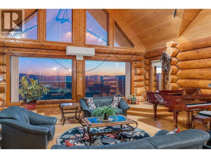 Photo de la propriété:  4520 Farmers Drive  BC V1P 1A3 