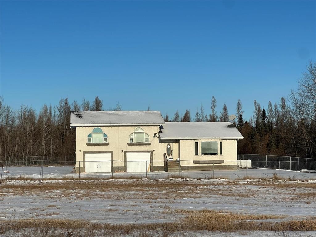 Property Photo:  4 Meadows Road  MB R9A 1K6 