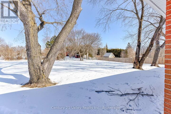 Photo de la propriété:  104 Arthur Street  ON K7S 1A4 