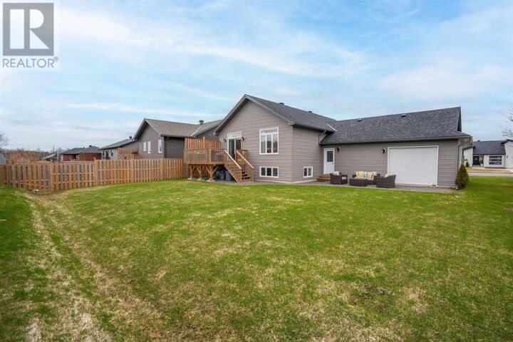 Photo de la propriété:  119 Chatfield Dr  ON P6A 0B5 