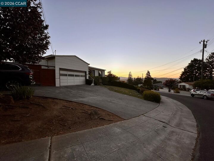 Property Photo:  325 Landfair Ave  CA 94403 