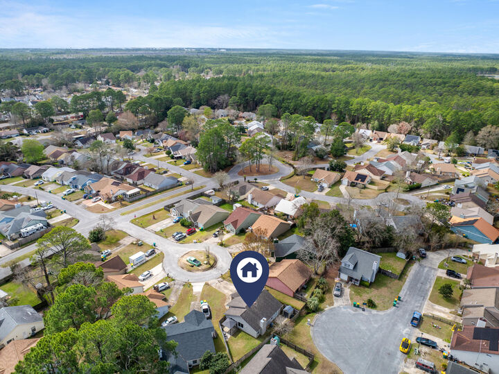 Property Photo:  1833 Hunters Path  FL 32547 