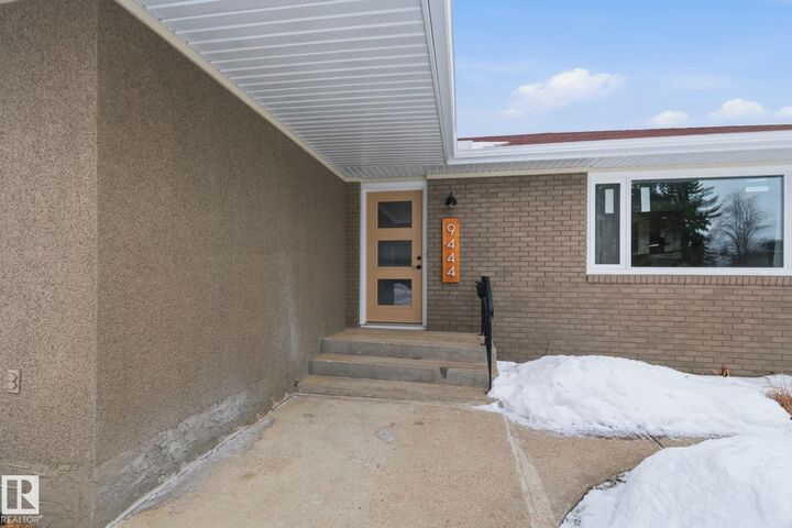 Photo de la propriété:  9444 74 Street NW  AB T6B 2B4 