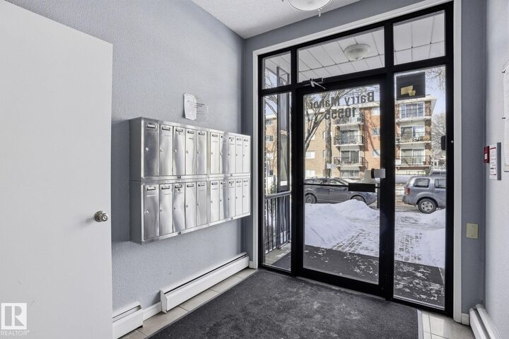 Property Photo:  10555 83 Avenue NW 202  AB T6E 2E1 