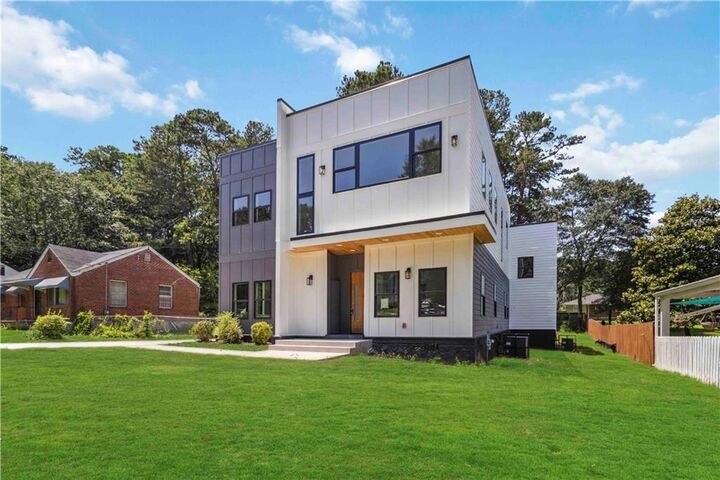 Property Photo: 1554 Columbia Circle GA 30032