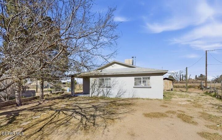 Property Photo: 445 Suzi Way TX 79927