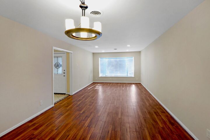 Property Photo: 5554 Beechnut Street TX 77096