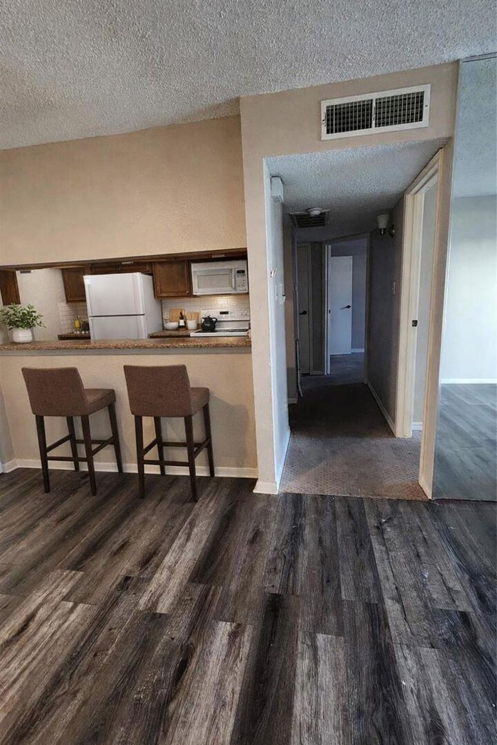 Property Photo: 2818 S Bartell Drive 7 TX 77054