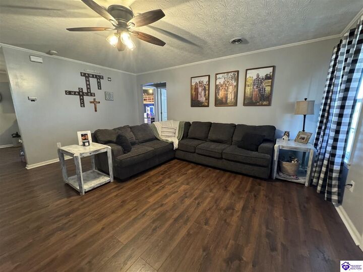 Property Photo: 635 Bomar Street KY 40143