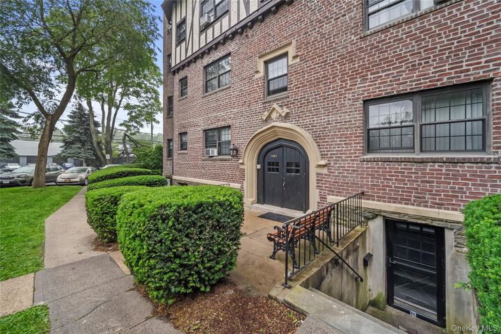 Property Photo:  1440 Boston Post Road 8K  NY 10543 