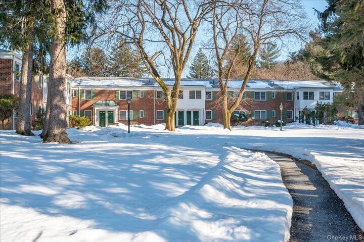 Property Photo:  580 Bedford Road 8  NY 10570 