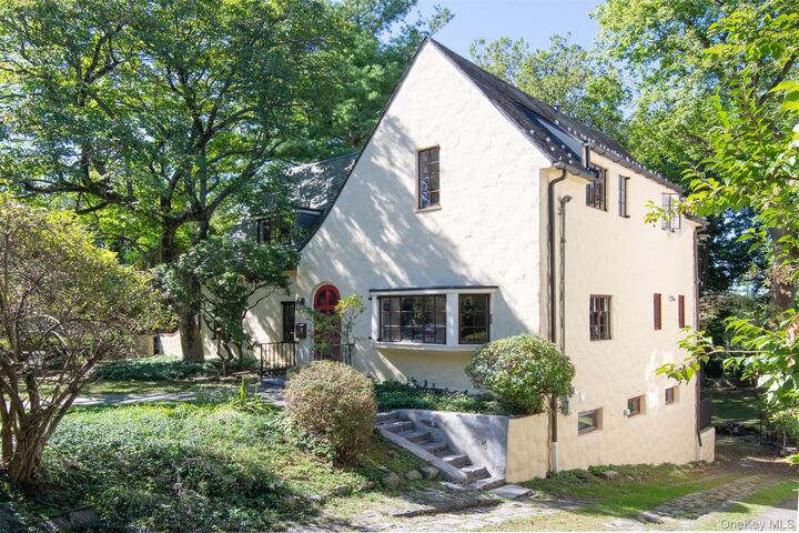 Property Photo:  89 Euclid Avenue  NY 10706 