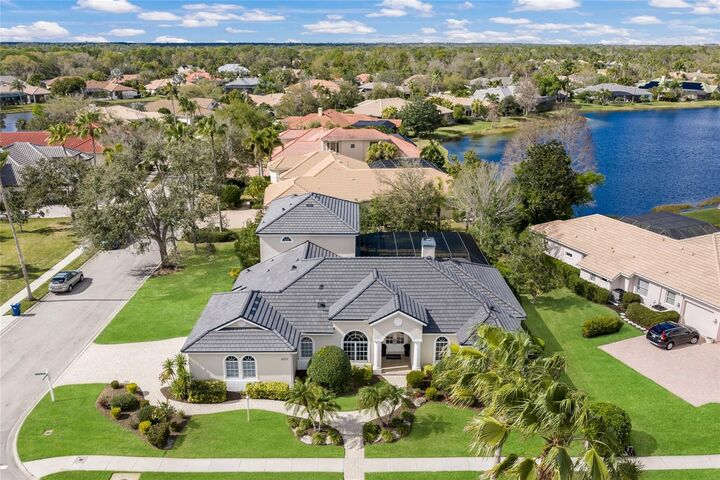 Property Photo:  8009 Royal Birkdale Circle  FL 34202 