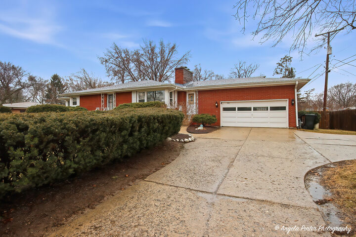 Property Photo:  515 Country Club Drive  IL 60050 