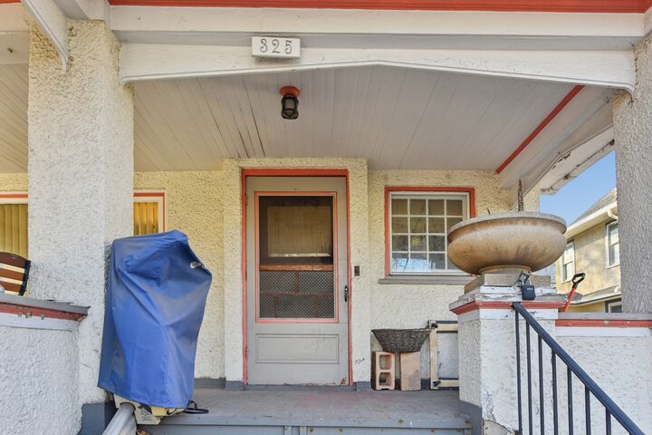 Property Photo:  325 S Elmwood Avenue  IL 60302 