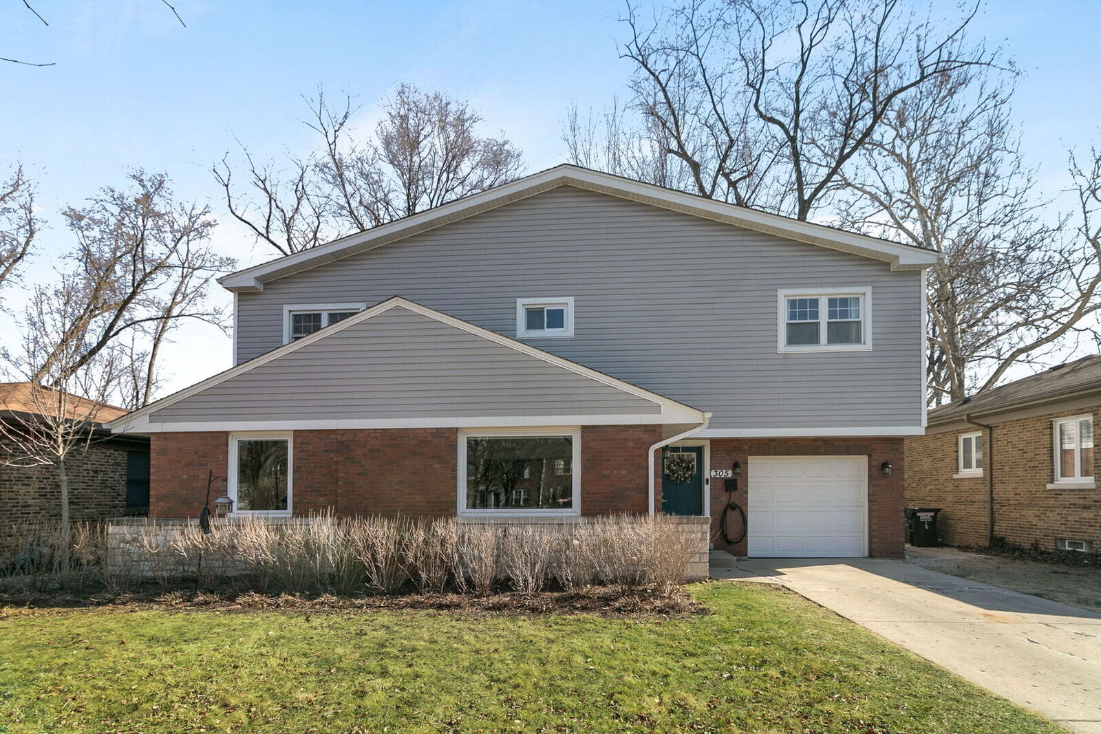 Property Photo:  305 Desplaines Avenue  IL 60546 