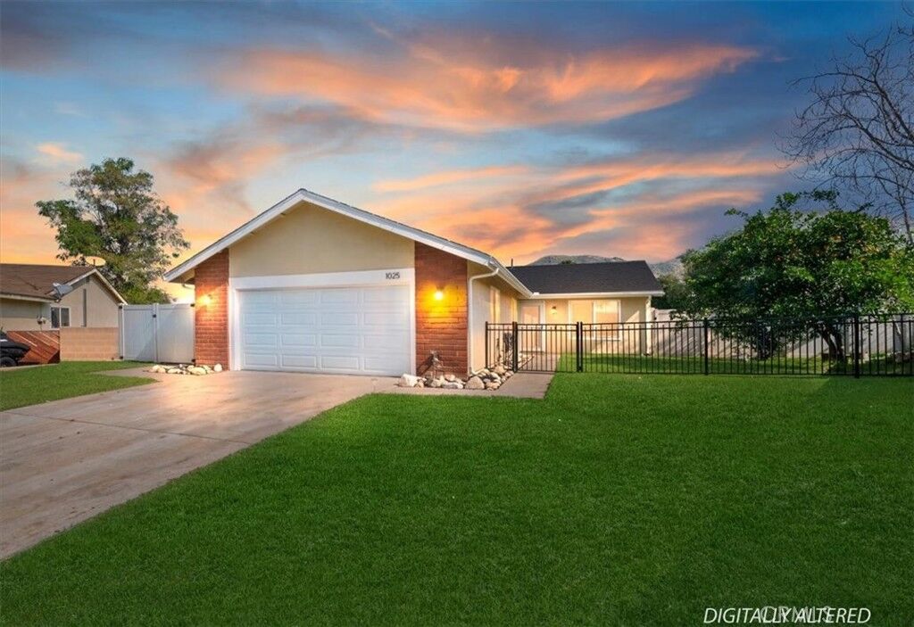 Property Photo:  1025 Altura  CA 92507 