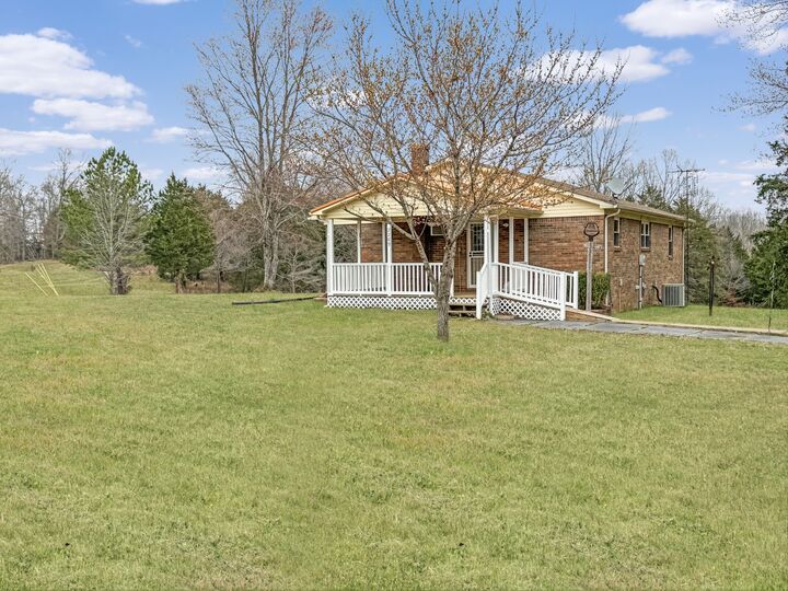 Property Photo: 2289 Cumberland City Rd TN 37058