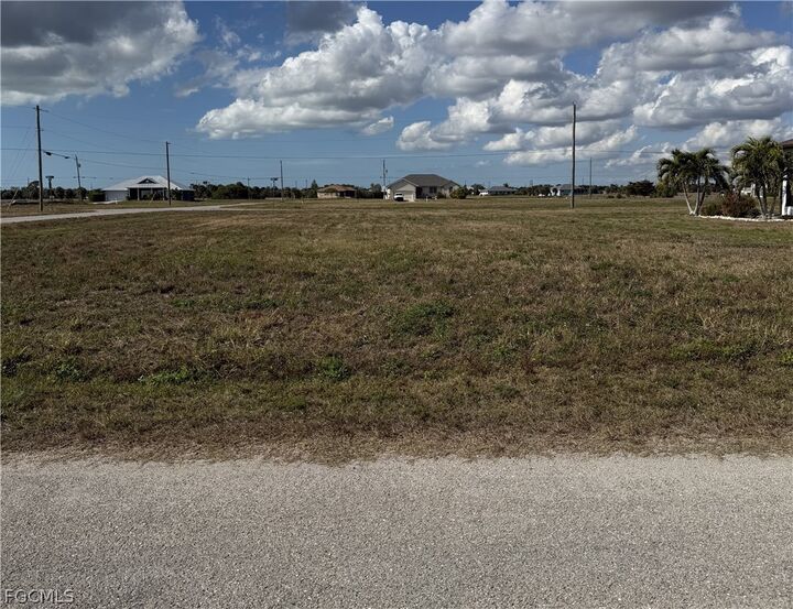 Property Photo:  8 Laurel Court  FL 33946 