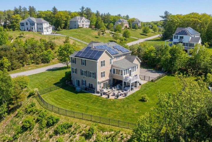 Property Photo:  22 Ryan Farm Road  NH 03087 