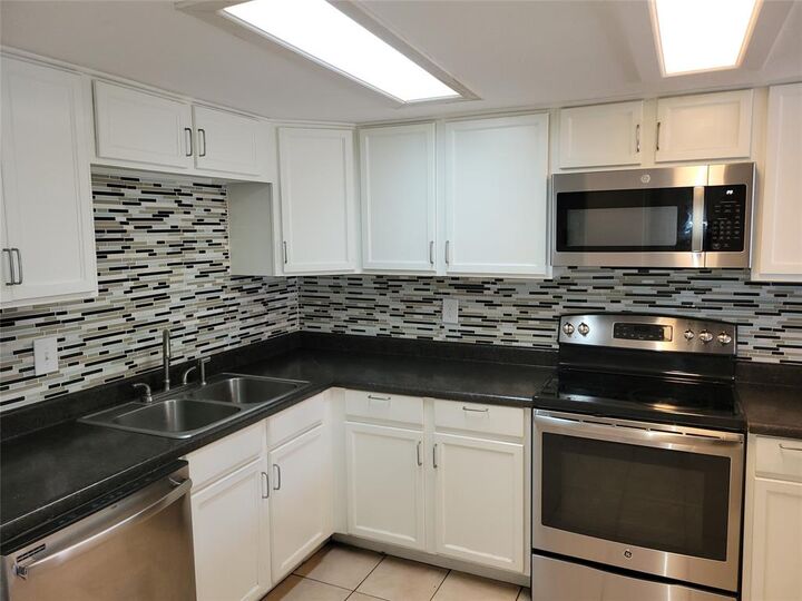 Property Photo: 35 E Mountain Lane 34 TX 75052