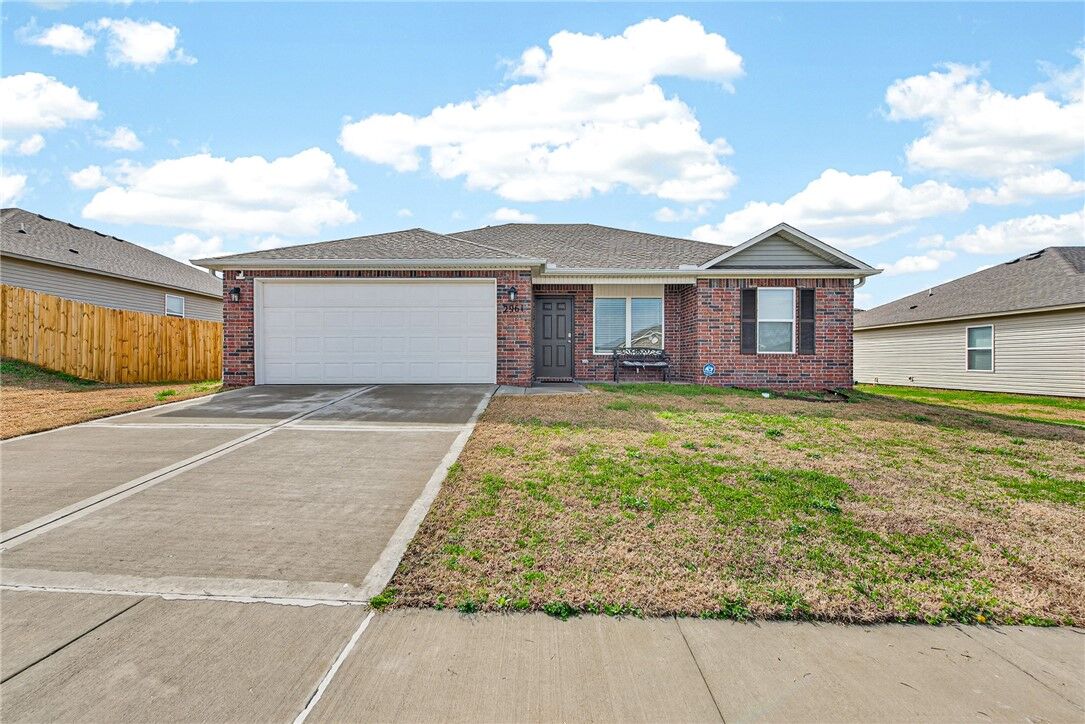 Property Photo:  2961 W Maclaren Street  AR 72704 