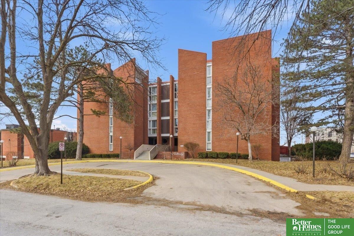 Property Photo:  3702 Jackson Street 105  NE 68105 