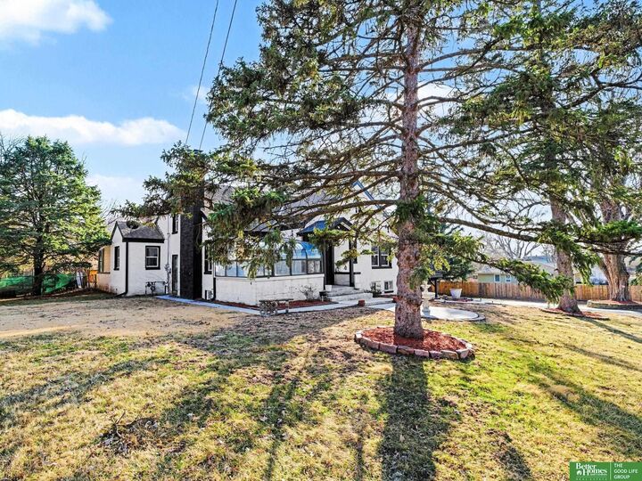 Property Photo:  306 Bellevue Boulevard  NE 68005 