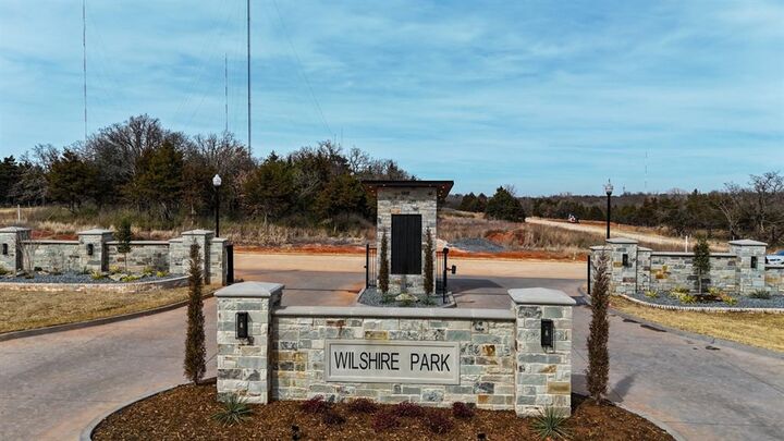 Property Photo:  8266 E Wilshire Park Drive  OK 73111 