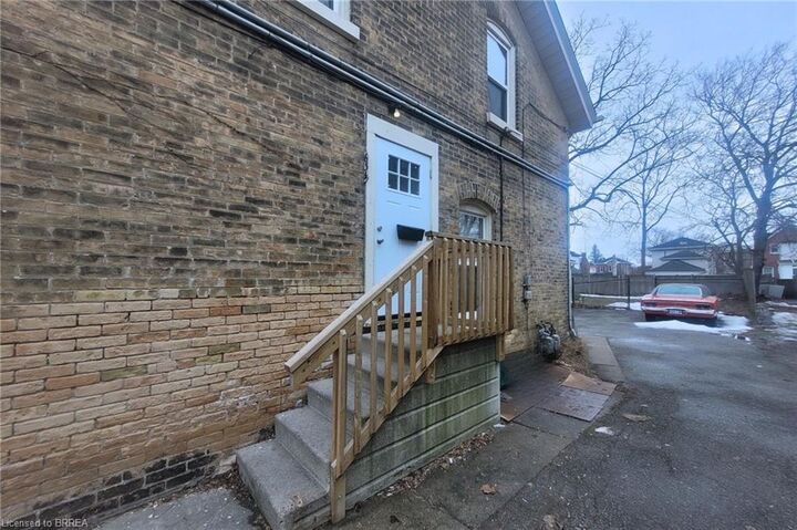 Property Photo:  63 East Avenue Upper  ON N3S 3L5 