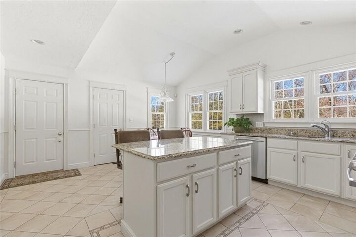 Property Photo:  3 Oak View Terrace 3  MA 02038 