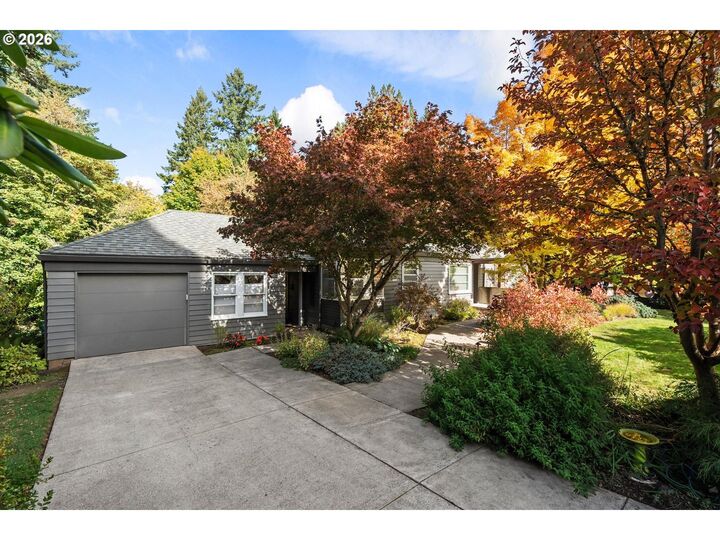 Property Photo:  1021 SW Stephenson Ct  OR 97219 