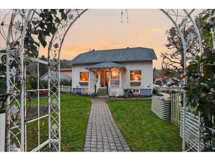 Property Photo:  2207 SW 6th Ave  WA 98607 