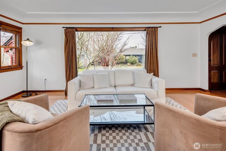 Property Photo:  6752  9th Avenue NW  WA 98117 