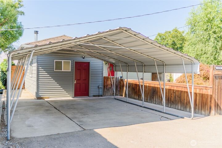 Property Photo:  1218 N Ashland  WA 98802 