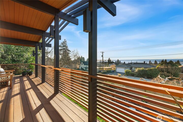 Property Photo:  18600  4th Avenue SW  WA 98166 